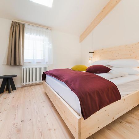 Zum Hirschen Boutique Hotel Val Di Non أونسيري لِييبي فراوْ إيم المظهر الخارجي الصورة