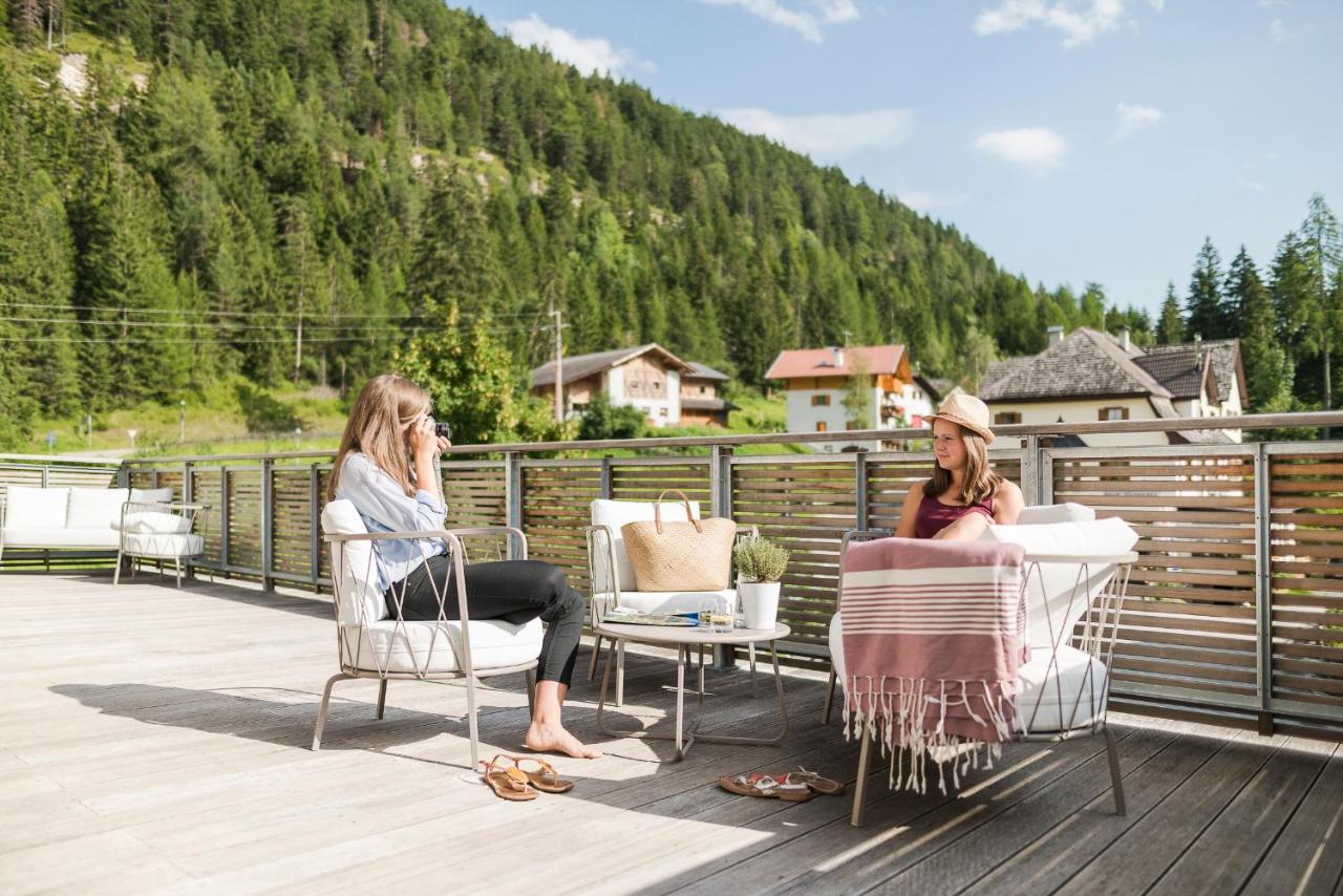 Zum Hirschen Boutique Hotel Val Di Non أونسيري لِييبي فراوْ إيم المظهر الخارجي الصورة