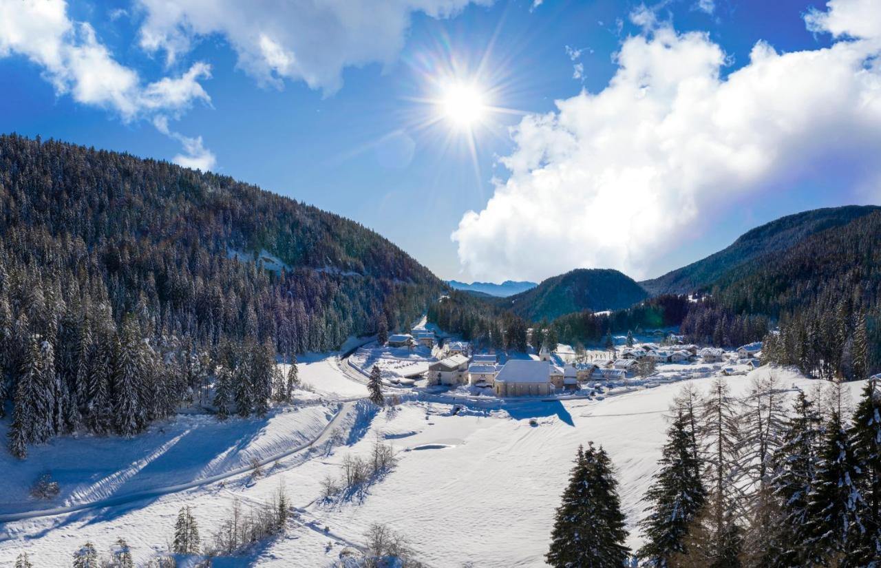 Zum Hirschen Boutique Hotel Val Di Non أونسيري لِييبي فراوْ إيم المظهر الخارجي الصورة