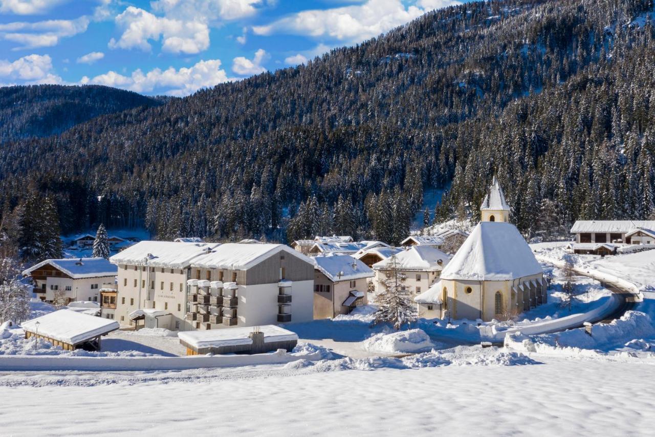 Zum Hirschen Boutique Hotel Val Di Non أونسيري لِييبي فراوْ إيم المظهر الخارجي الصورة