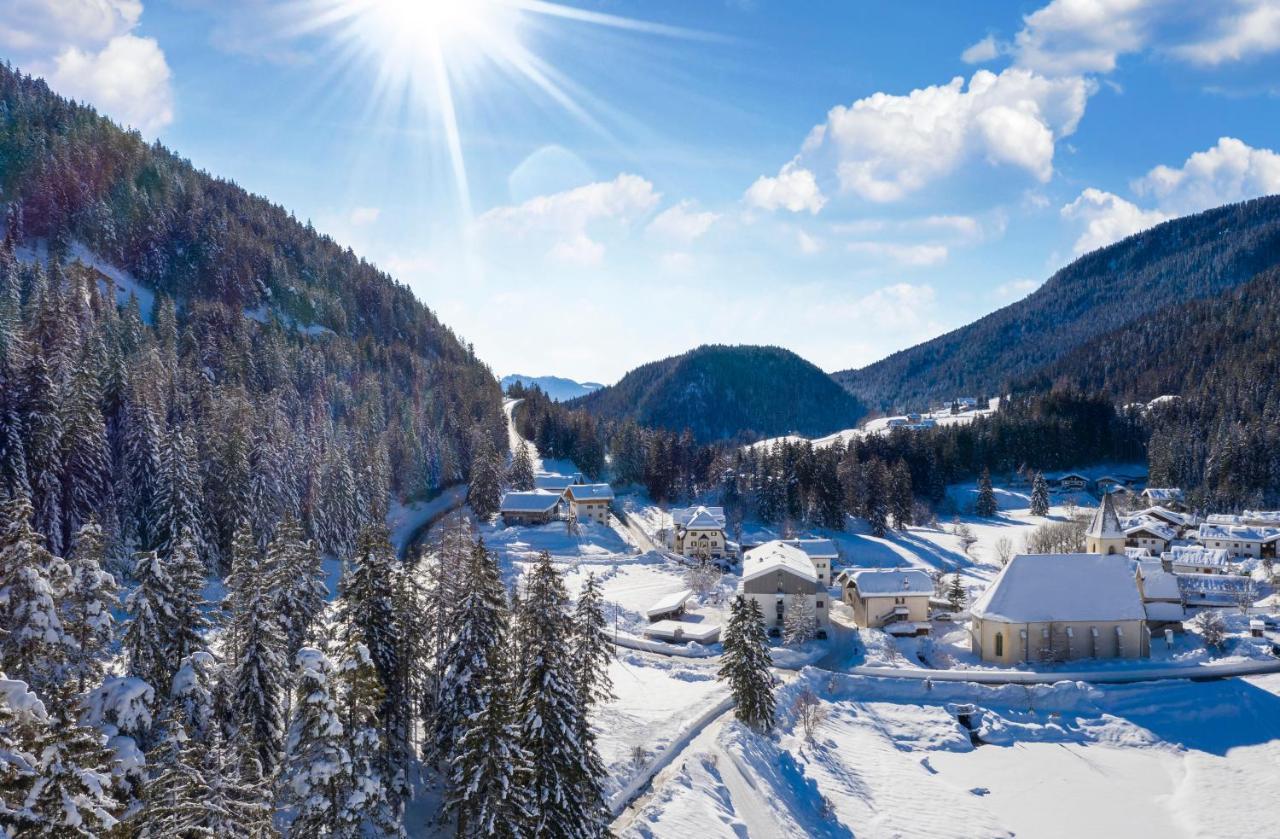 Zum Hirschen Boutique Hotel Val Di Non أونسيري لِييبي فراوْ إيم المظهر الخارجي الصورة