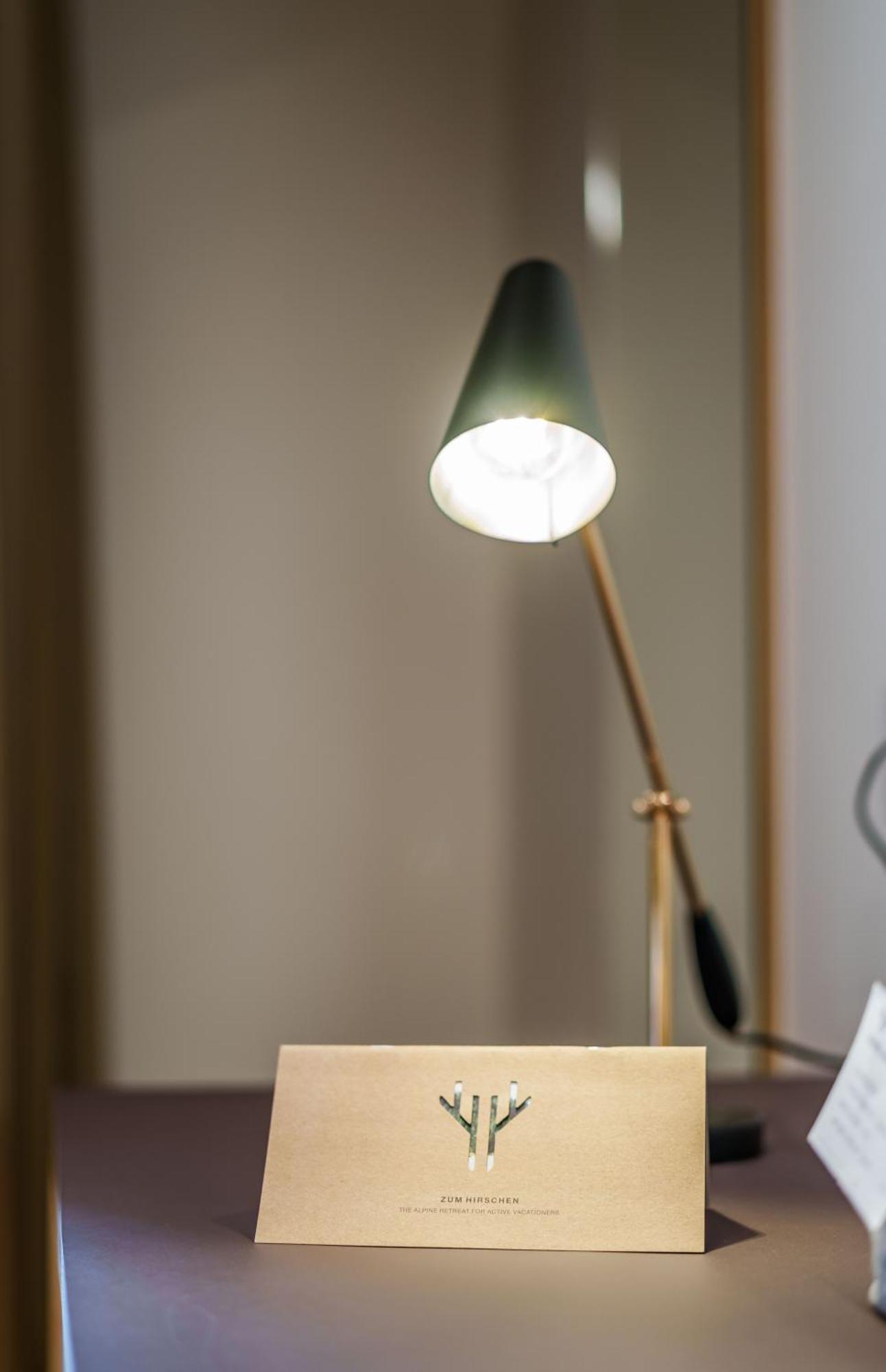 Zum Hirschen Boutique Hotel Val Di Non أونسيري لِييبي فراوْ إيم المظهر الخارجي الصورة