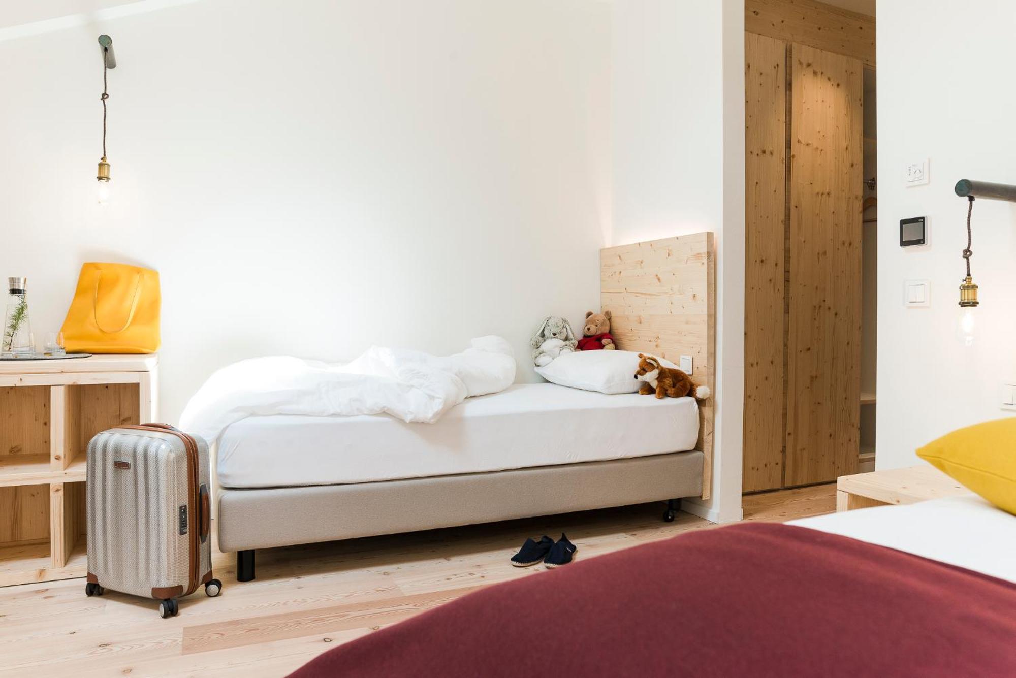 Zum Hirschen Boutique Hotel Val Di Non أونسيري لِييبي فراوْ إيم المظهر الخارجي الصورة
