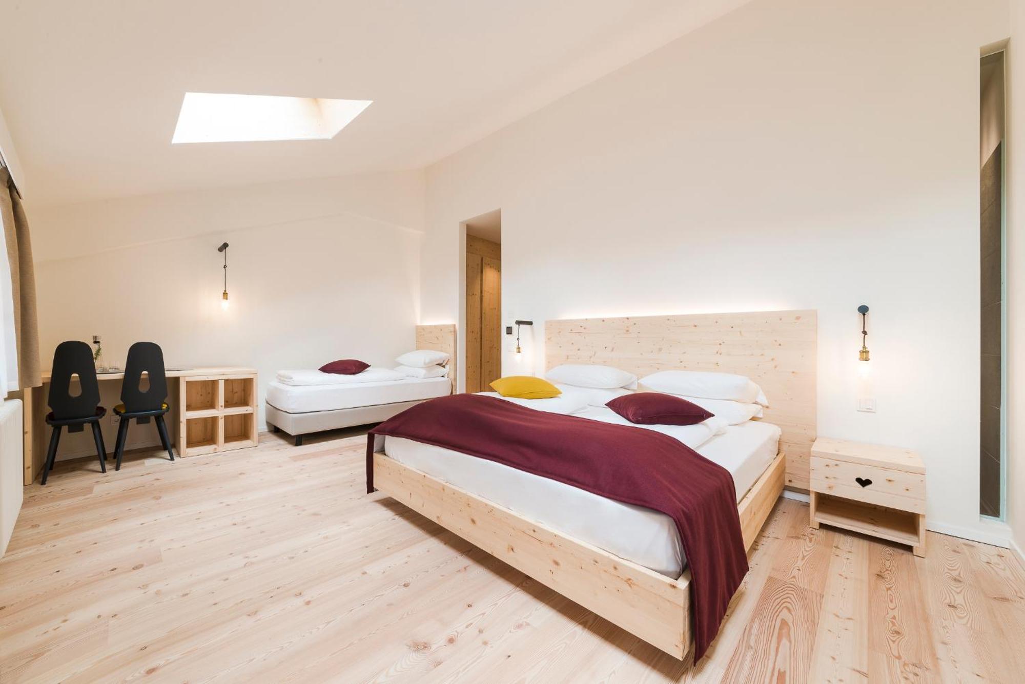 Zum Hirschen Boutique Hotel Val Di Non أونسيري لِييبي فراوْ إيم المظهر الخارجي الصورة