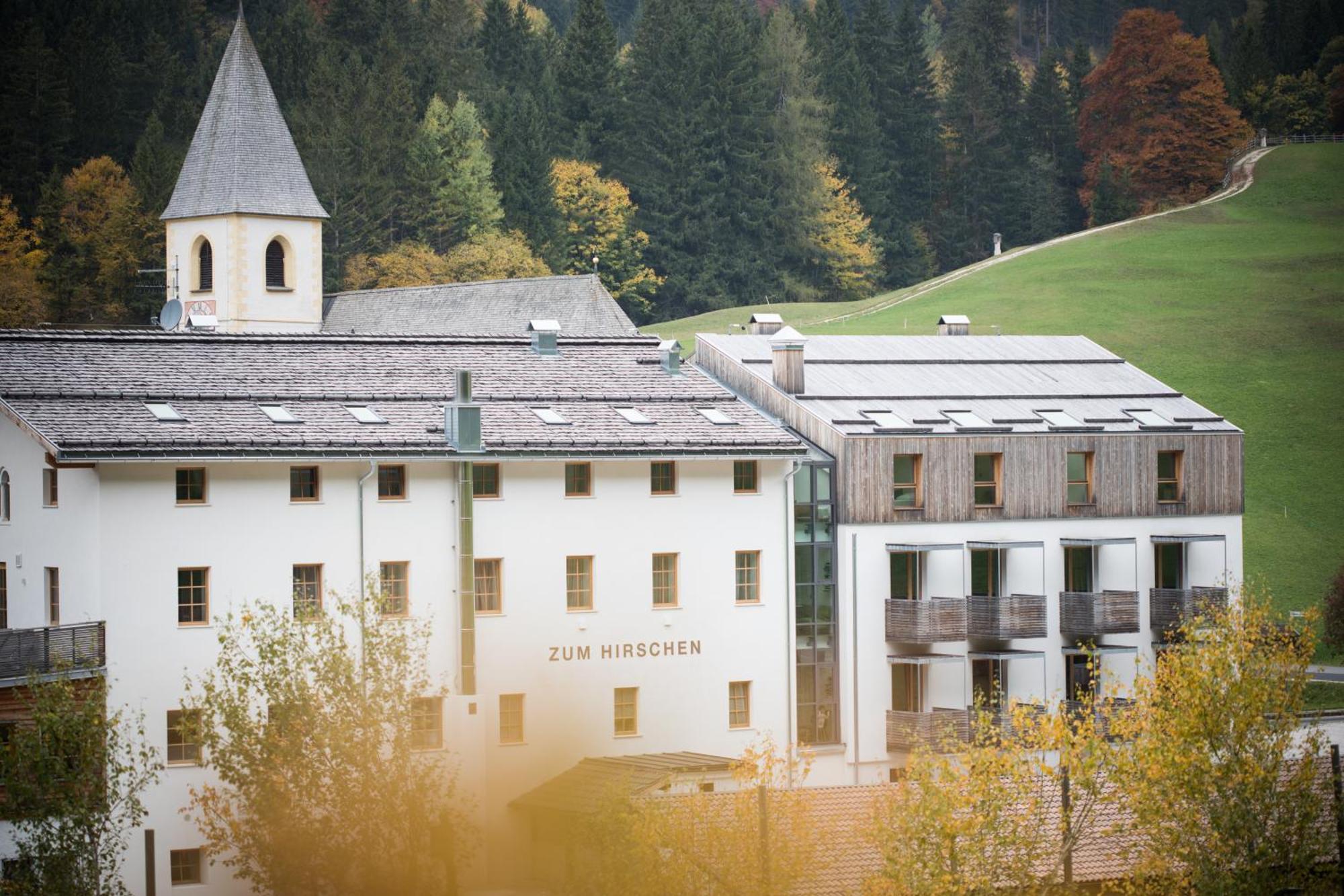 Zum Hirschen Boutique Hotel Val Di Non أونسيري لِييبي فراوْ إيم المظهر الخارجي الصورة