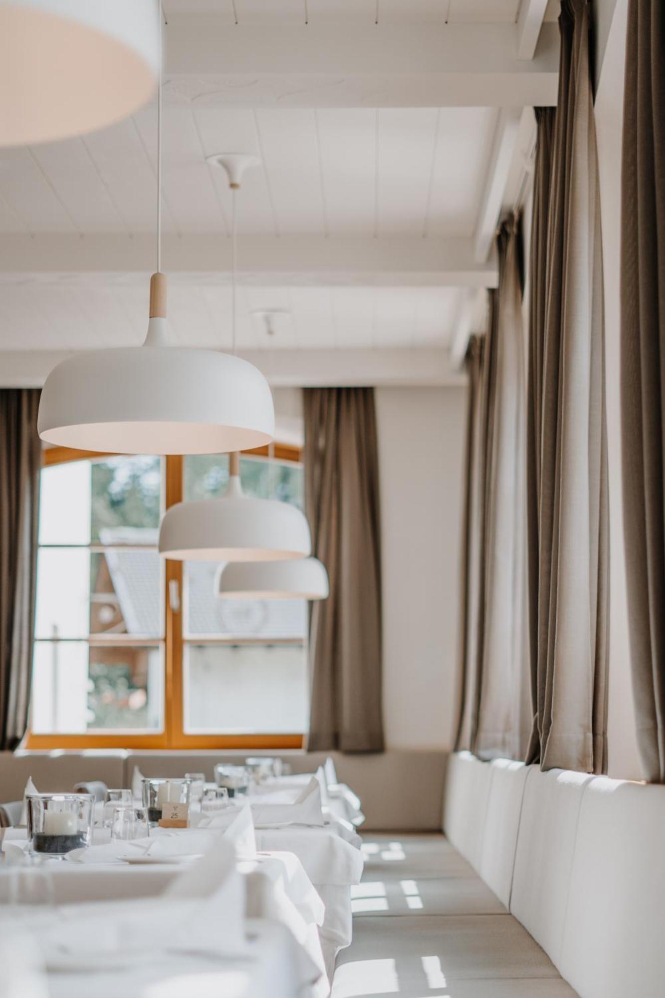 Zum Hirschen Boutique Hotel Val Di Non أونسيري لِييبي فراوْ إيم المظهر الخارجي الصورة