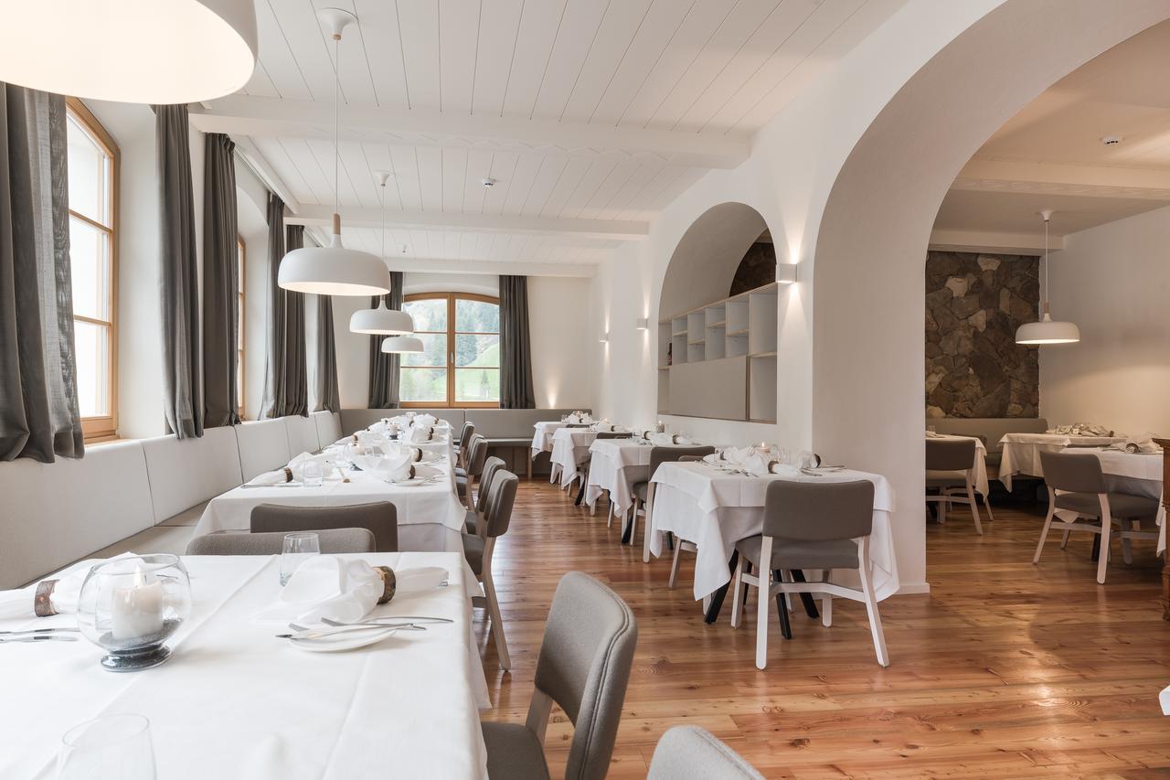 Zum Hirschen Boutique Hotel Val Di Non أونسيري لِييبي فراوْ إيم المظهر الخارجي الصورة